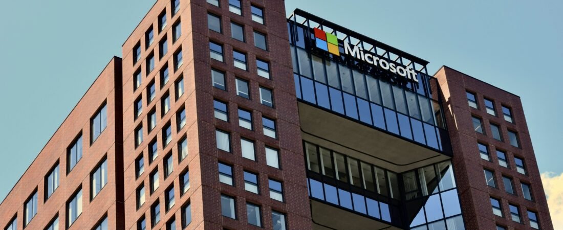 Microsoft Corporation (NASDAQ:MSFT) cloud computing data center server, Microsoft dividend stock analysis