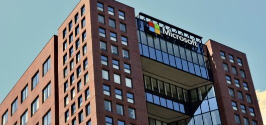 Microsoft Corporation (NASDAQ:MSFT) cloud computing data center server, Microsoft dividend stock analysis